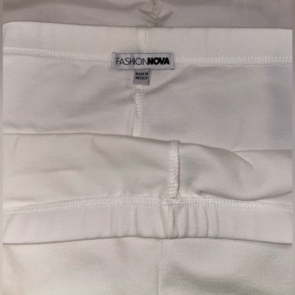 Fashion Nova Women’s classic mini Biker Shorts White - Picture 5 of 9